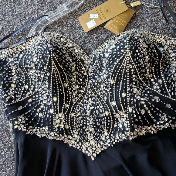 Formal beaded Gown - Picture 3 of 6